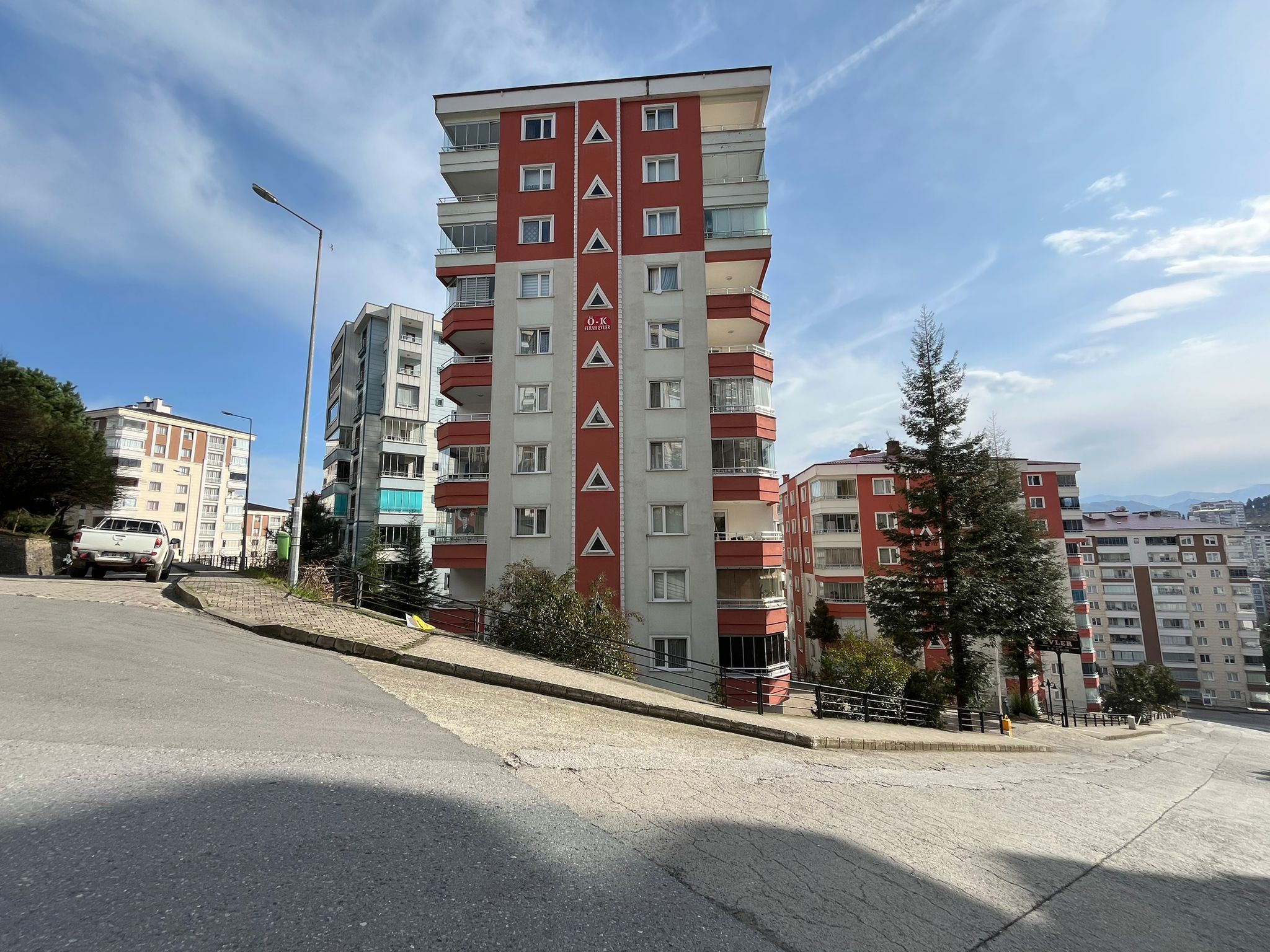 ÇUKURÇAYIR'DA 3+1 KİRALIK DAİRE